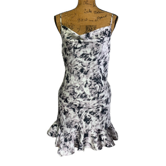 EXPRESS Black & White Floral Mini Dress - NWT - Picture 2 of 16